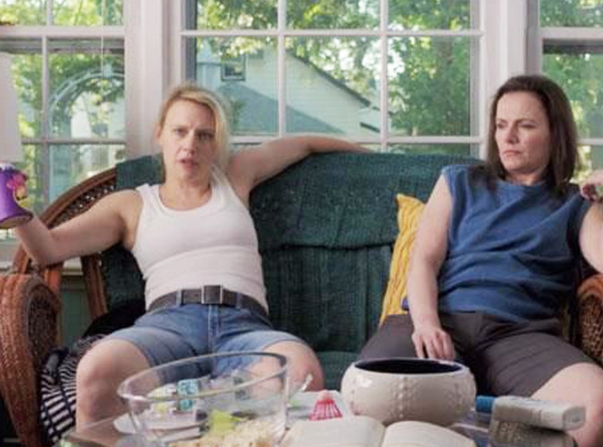 Kate McKinnon, Sisters